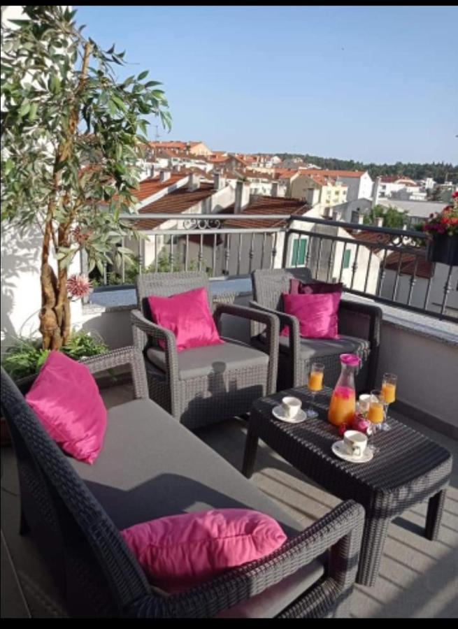Appartement Apartman Paula à Makarska Extérieur photo