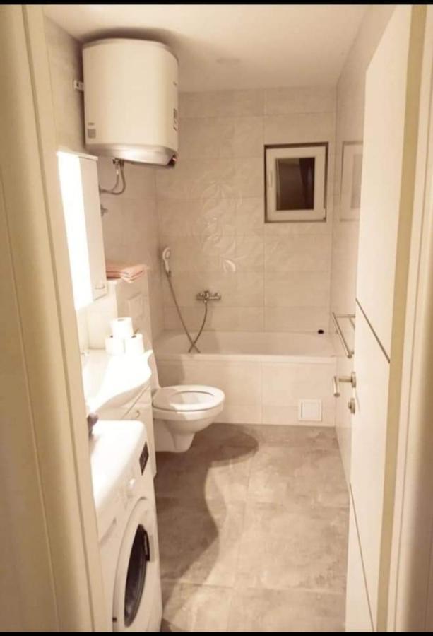 Appartement Apartman Paula à Makarska Extérieur photo